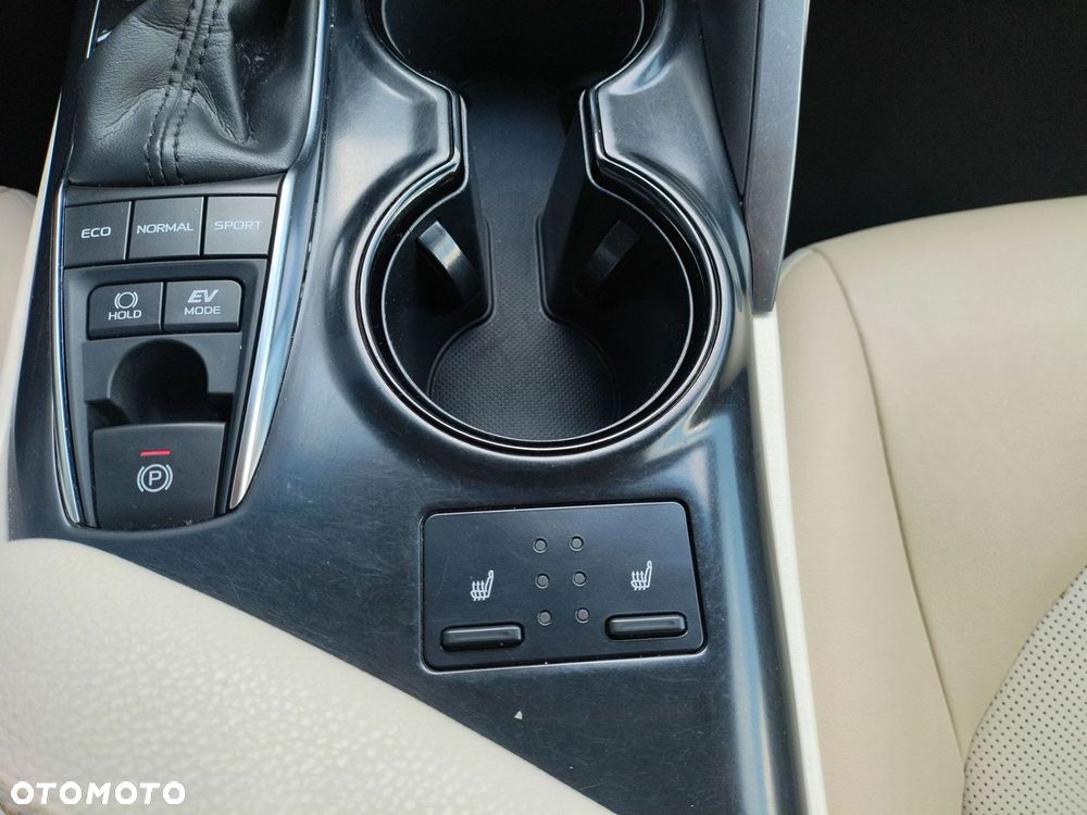 Toyota Camry 2.5 Hybrid Comfort CVT - 26