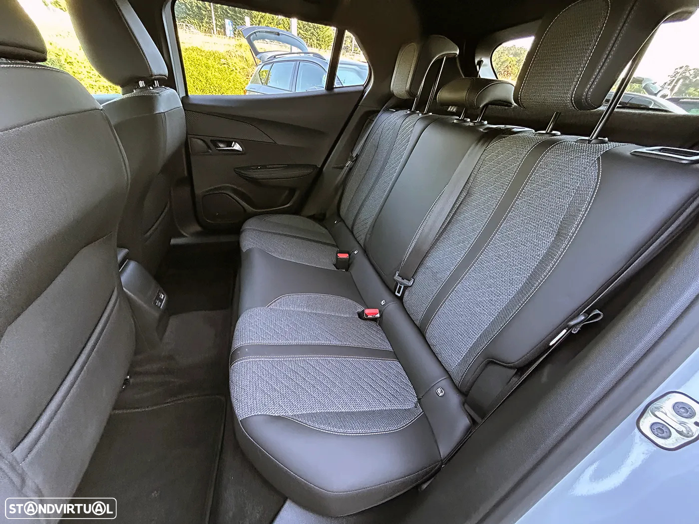 Peugeot e-2008 50 kWh Allure Pack - 17