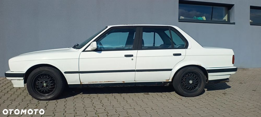 BMW Seria 3 320i - 5