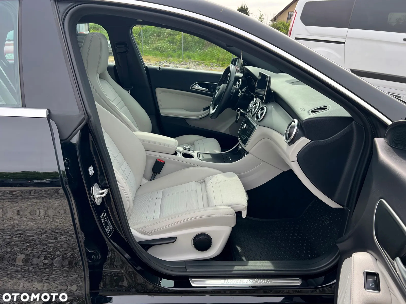 Mercedes-Benz CLA Shooting Brake 180 7G-DCT UrbanStyle Edition - 18