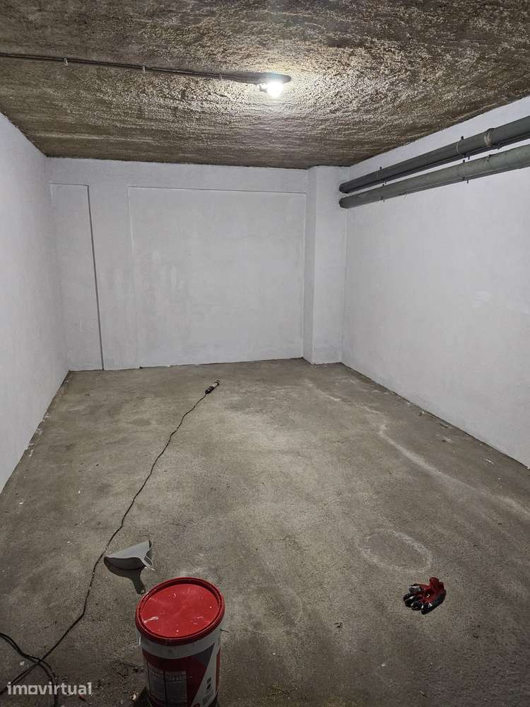 Arrenda-se garagem fechada bastante espaçosa, acesso fácil - Grande imagem: 5/5