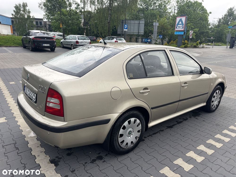 Skoda Octavia 1.6 Tour Plus - 4