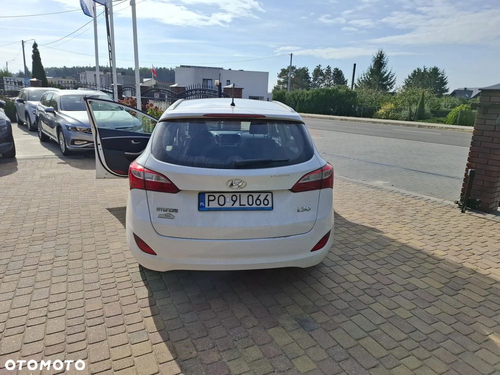 Hyundai i30 blue Kombi 1.6 CRDi Classic - 4