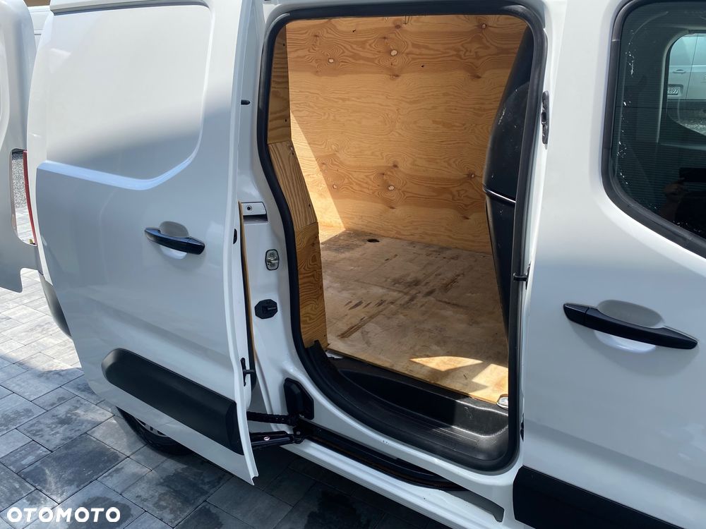 Citroën BERLINGO 1.6 HDI, MAX długi, 3-osobowy, klimatyzacja, zakupiony w salonie w Rzeszowie - 16