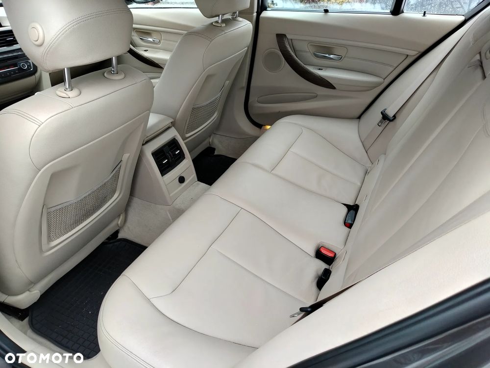 BMW Seria 3 320d Blue Performance Modern Line - 16