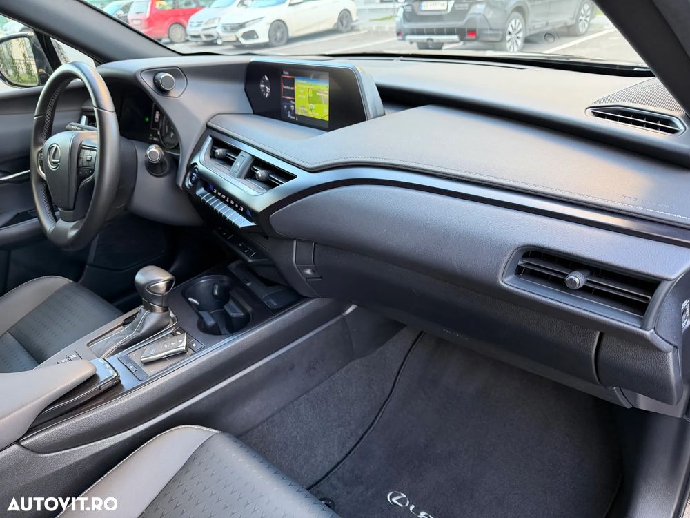 Lexus UX 250h E-FOUR Luxury ML - 33