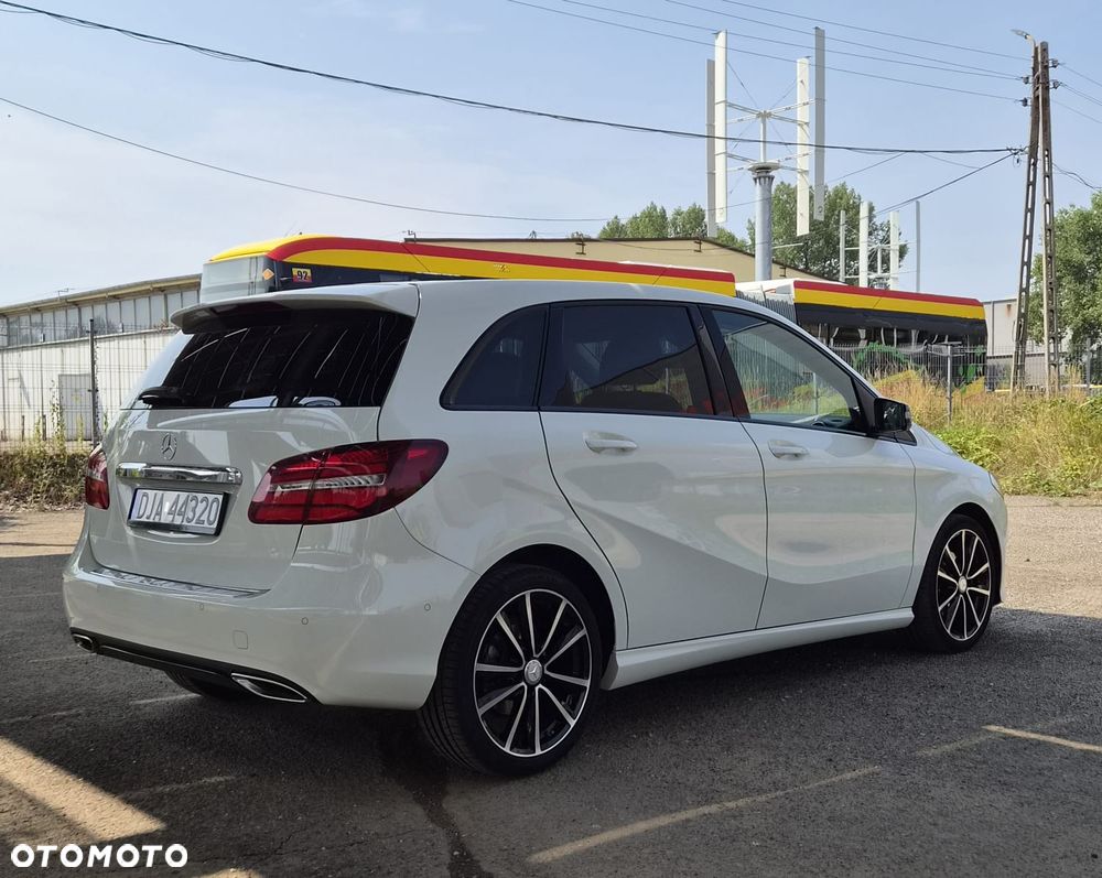 Mercedes-Benz Klasa B 180 UrbanStyle Edition - 19