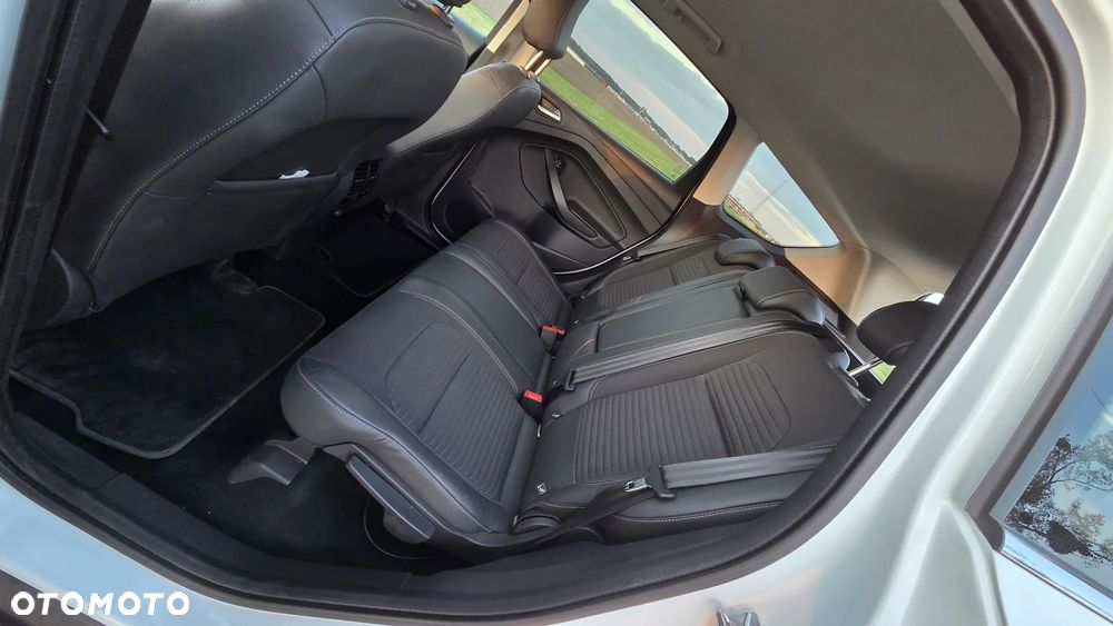 Ford Kuga - 25