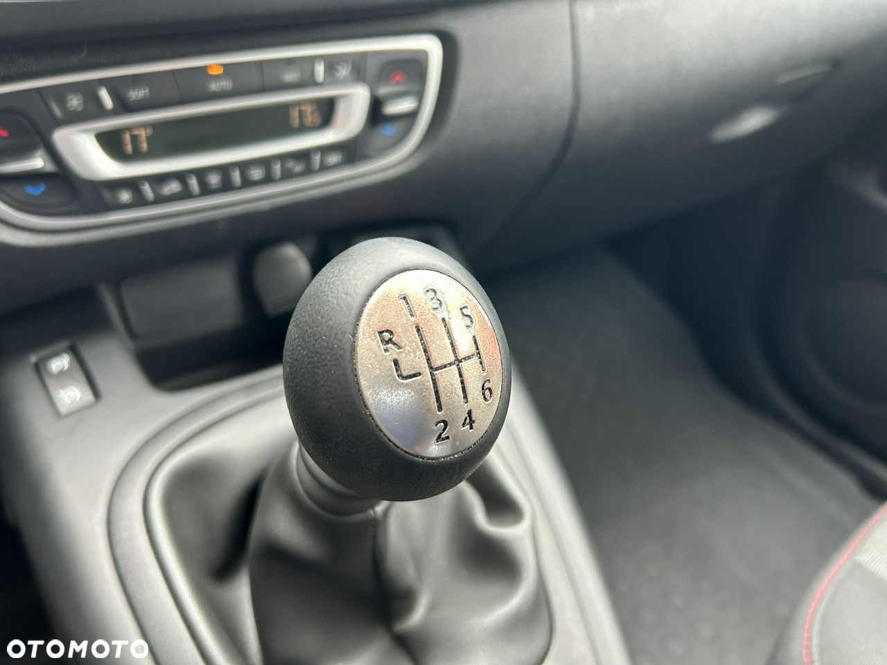 Renault Grand Scenic - 17