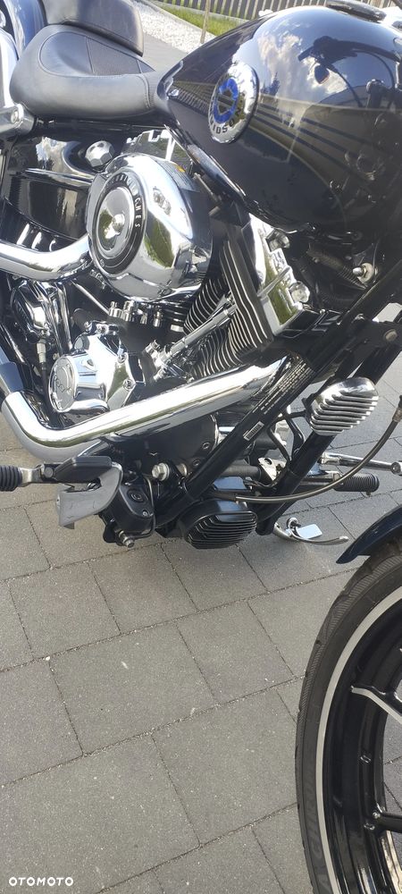 Harley-Davidson Softail Breakout - 23
