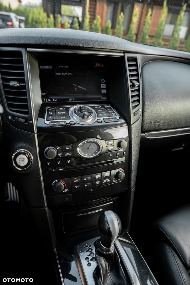Infiniti FX FX30d S - 38