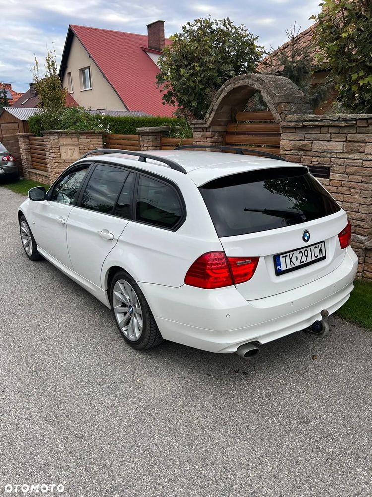 BMW Seria 3 320d DPF Touring Blue Performance Edition Fleet Sport - 4