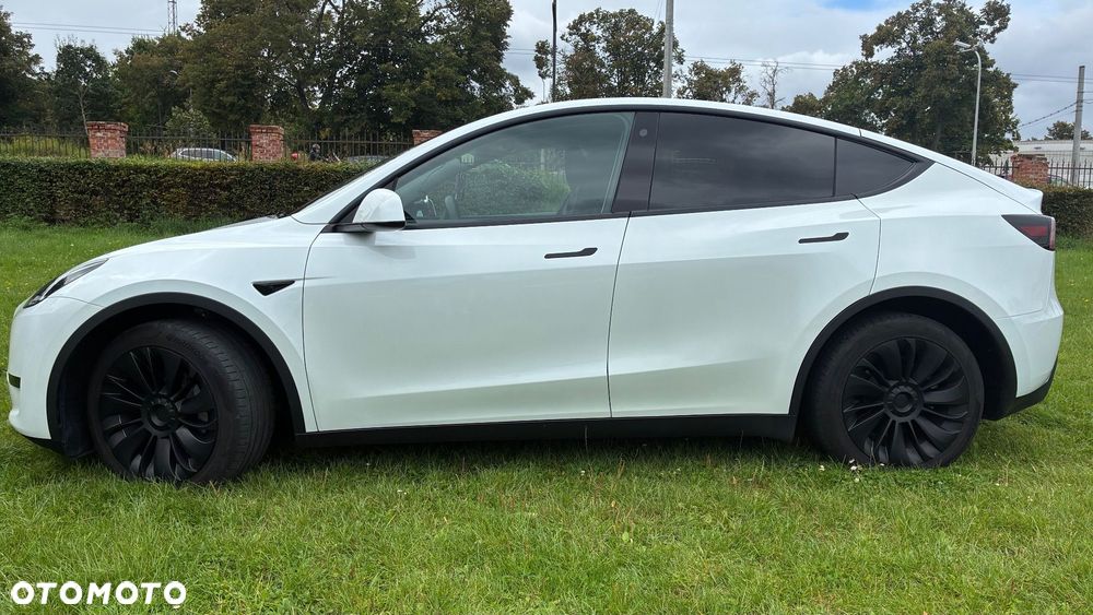 Tesla Model Y - 4