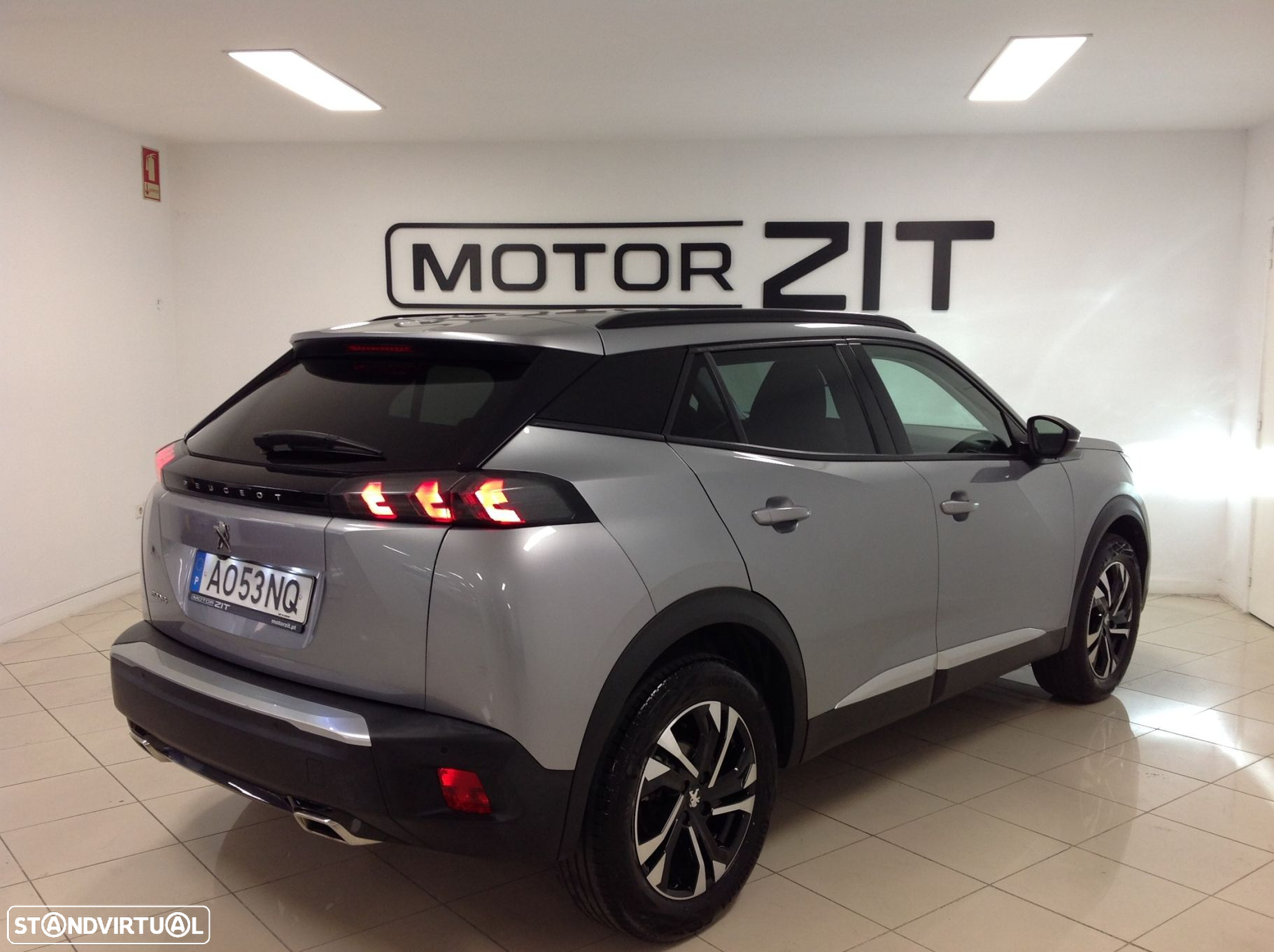 Peugeot 2008 1.2 PureTech Allure EAT8 - 7