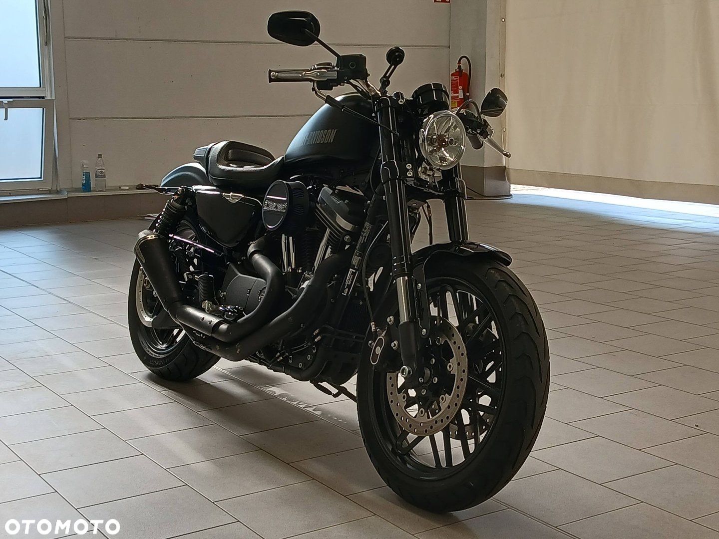 Harley-Davidson Sportster Roadster 1200R - 1