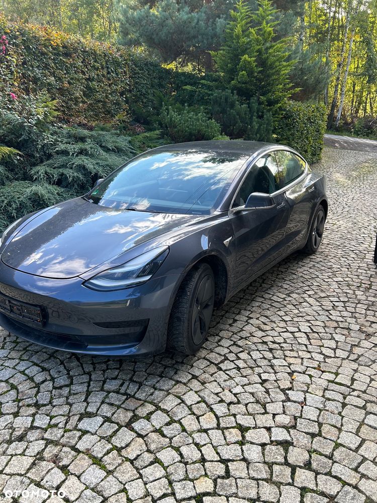 Tesla Model 3 - 1