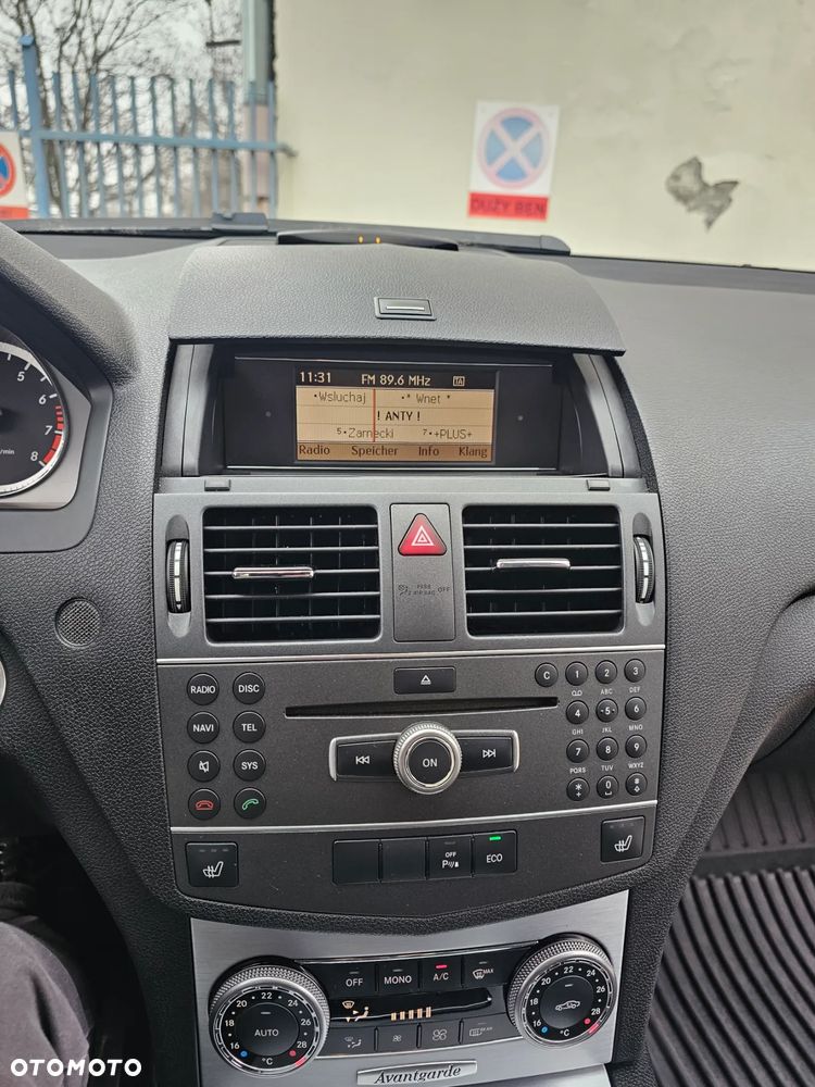 Mercedes-Benz Klasa C 180 CGI BlueEFFICIENCY Avantgarde - 17