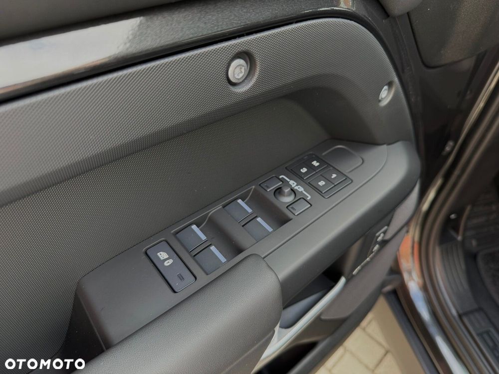 Land Rover Defender - 6