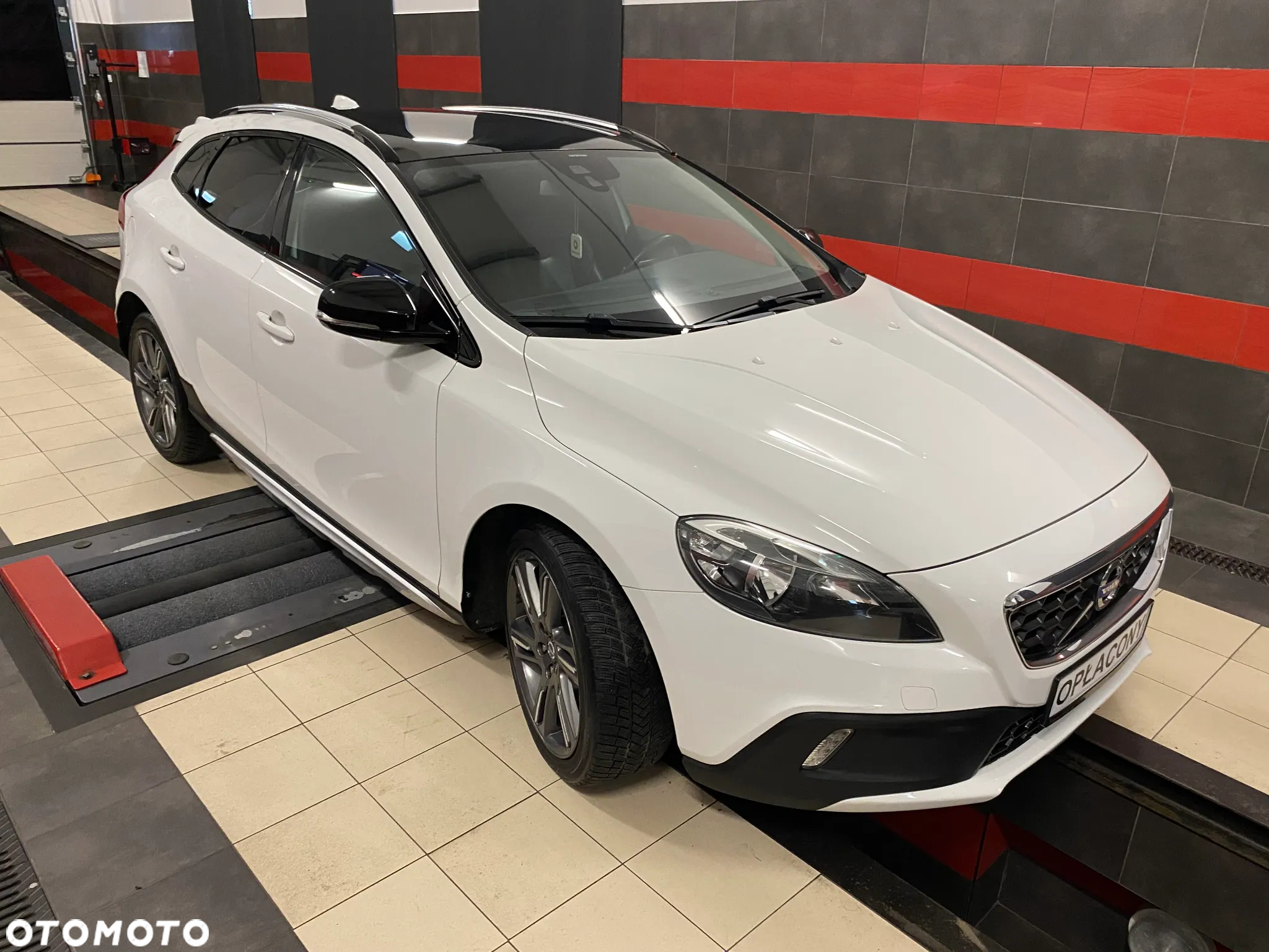 Volvo V40 Cross Country D2 Summum - 4