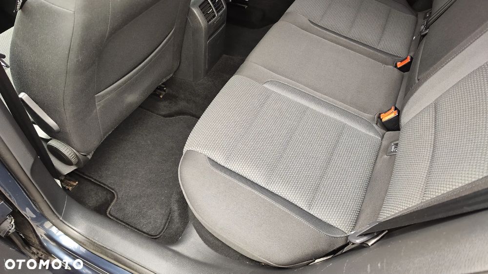 Volkswagen Golf 1.6 Comfortline - 25