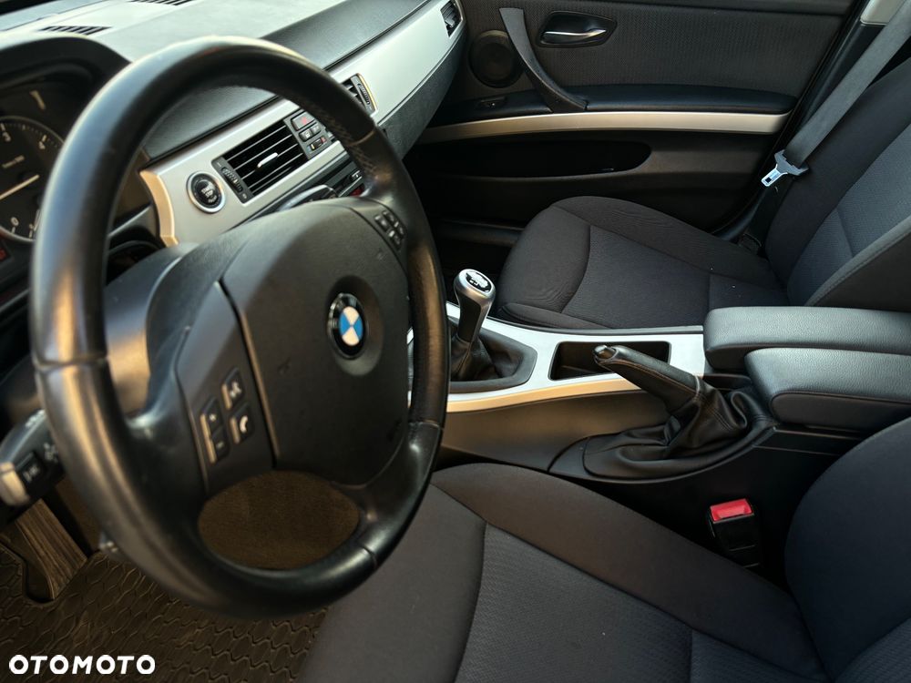 BMW Seria 3 318d DPF Edition Lifestyle - 37
