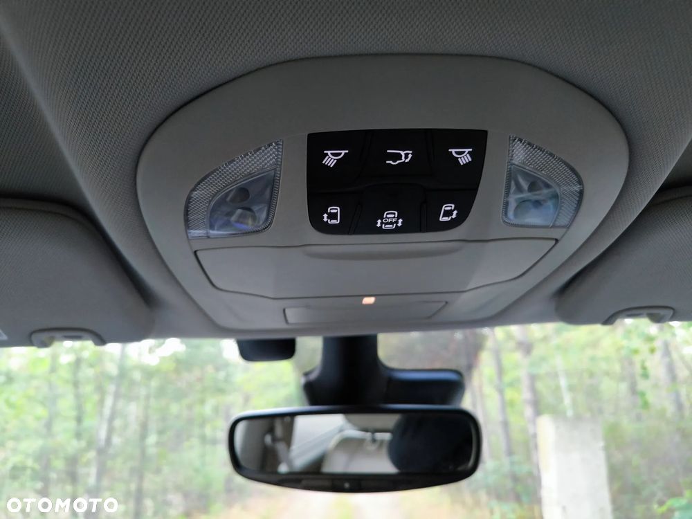 Chrysler Pacifica - 12