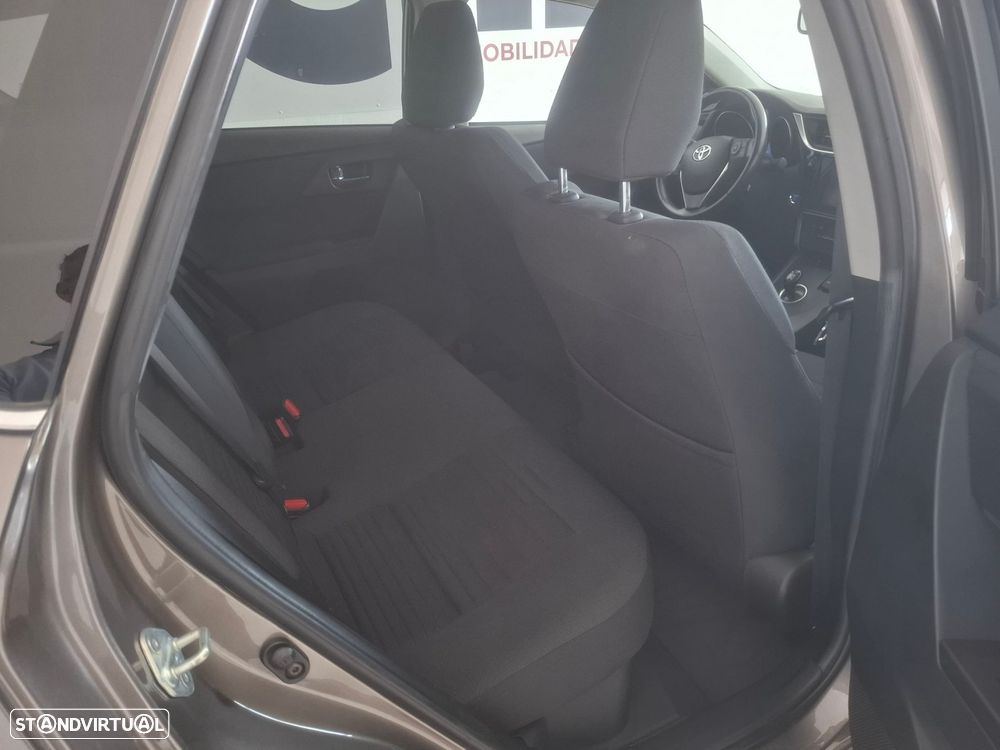 Toyota Auris 1.8 HSD Comfort+P.Sport - 10