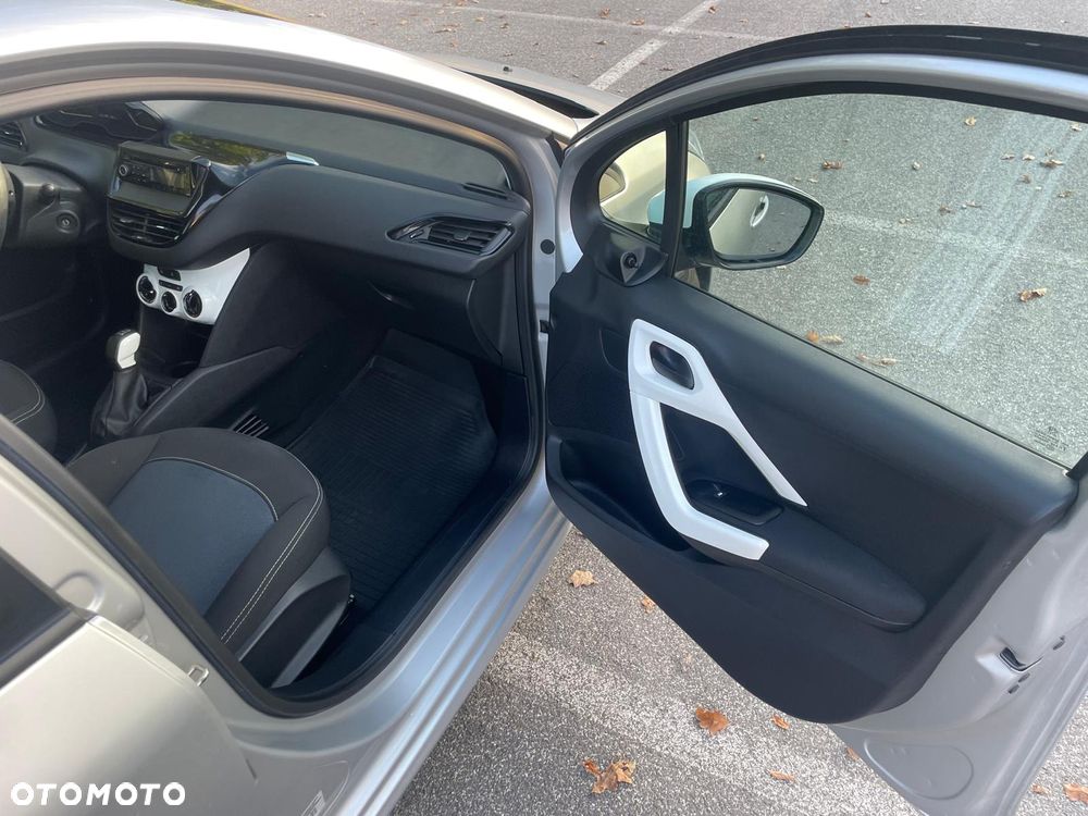 Peugeot 208 - 16