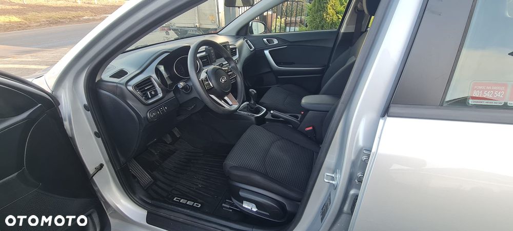 Kia Ceed 1.4 L - 8