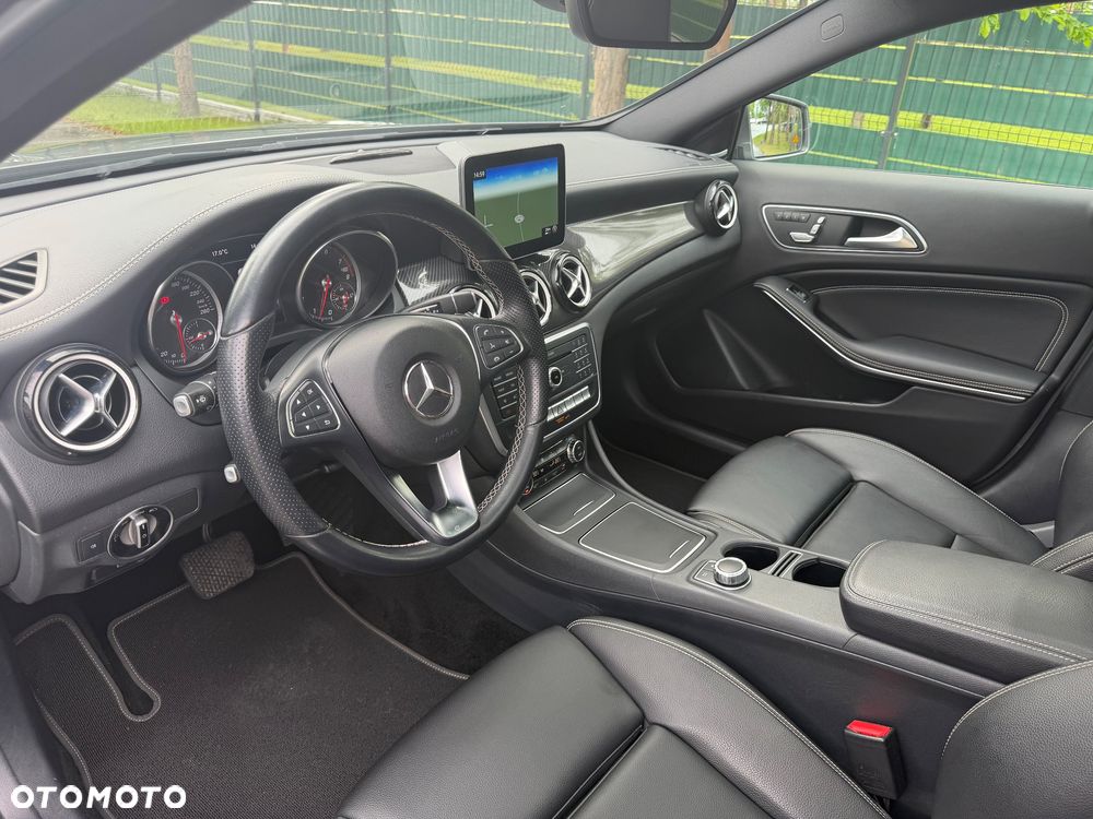 Mercedes-Benz GLA 200 7G-DCT AMG Line - 10