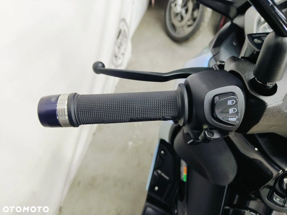 Yamaha X-max - 12