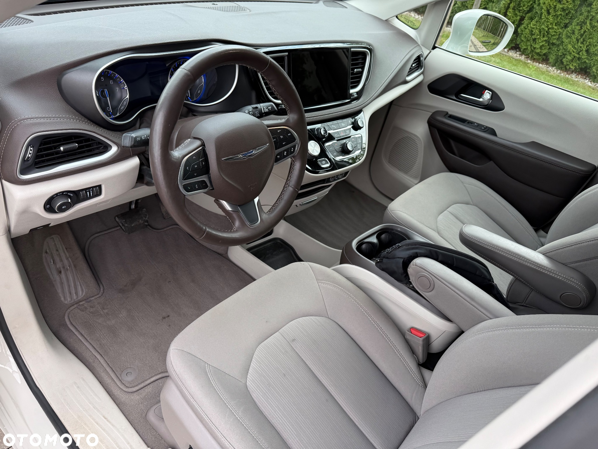 Chrysler Pacifica - 16