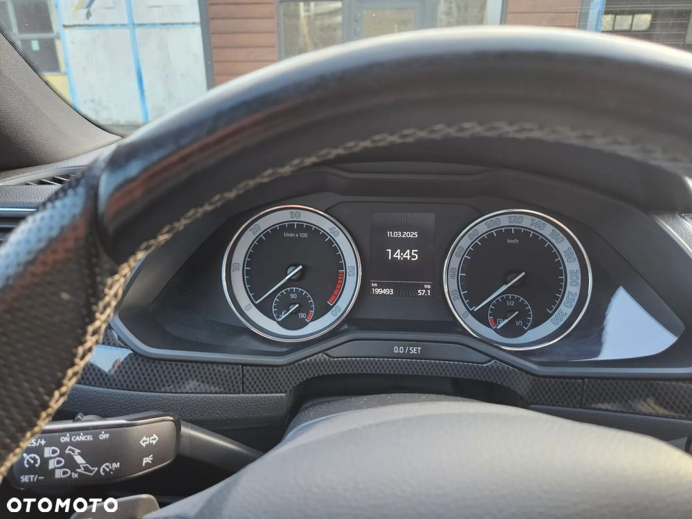 Skoda Superb 2.0 TDI SCR 4x4 Sportline DSG - 11