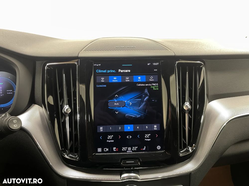 Volvo XC 60 Recharge T8 Twin Engine eAWD R-Design - 19