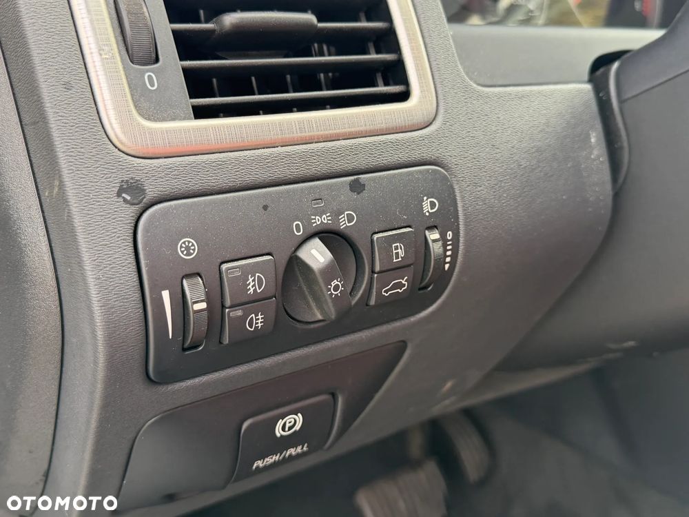 Volvo V70 2.4D Momentum - 24