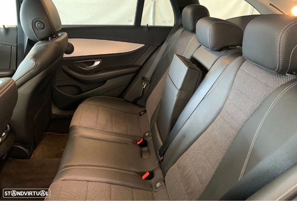 Mercedes-Benz E 300 de 4Matic 9G-TRONIC AMG Line - 9
