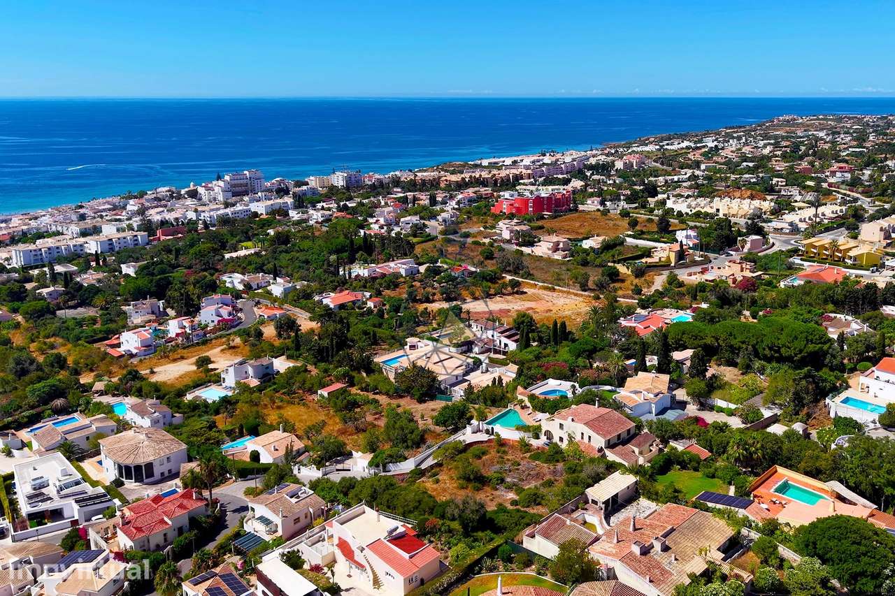 Terreno urbano com vistas para o mar na Praia da Luz, Lagos - Grande imagem: 2/22