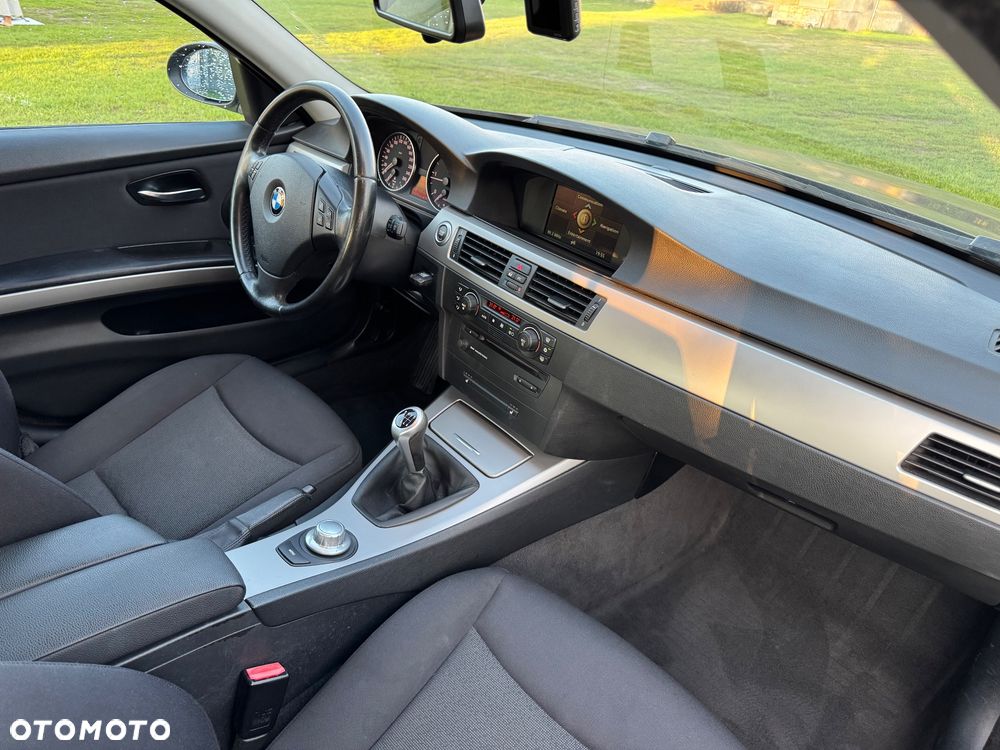 BMW Seria 3 318d DPF - 33