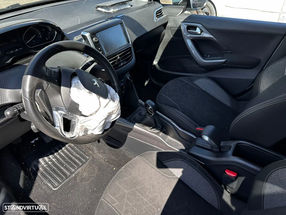 Peugeot 2008 1.2 VTI SW de 2016 para peças - 5