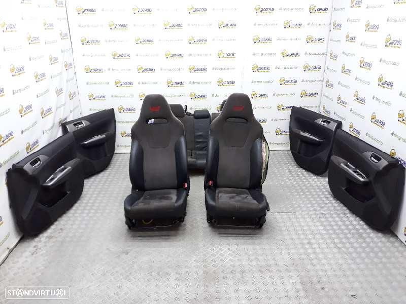 CONJUNTO COMPLETO DE BANCOS SUBARU IMPREZA G12 - 1