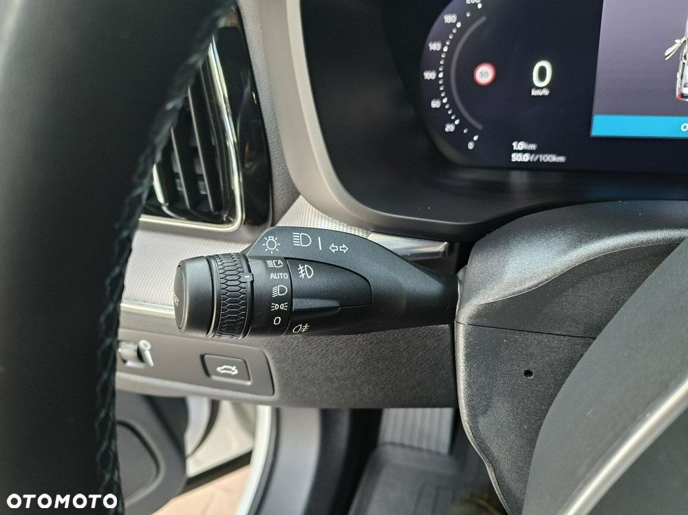 Volvo XC 60 B4 D AWD R-Design - 24