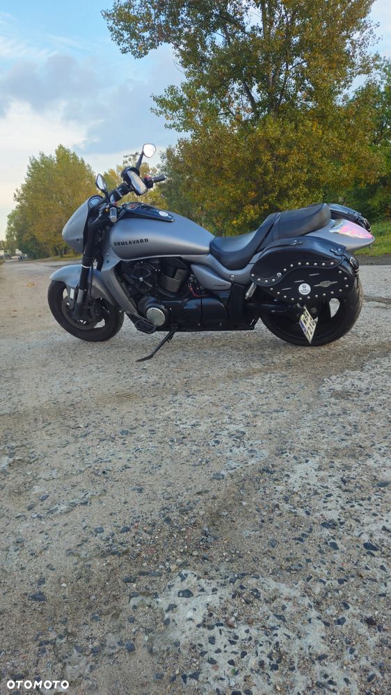 Suzuki Intruder - 6