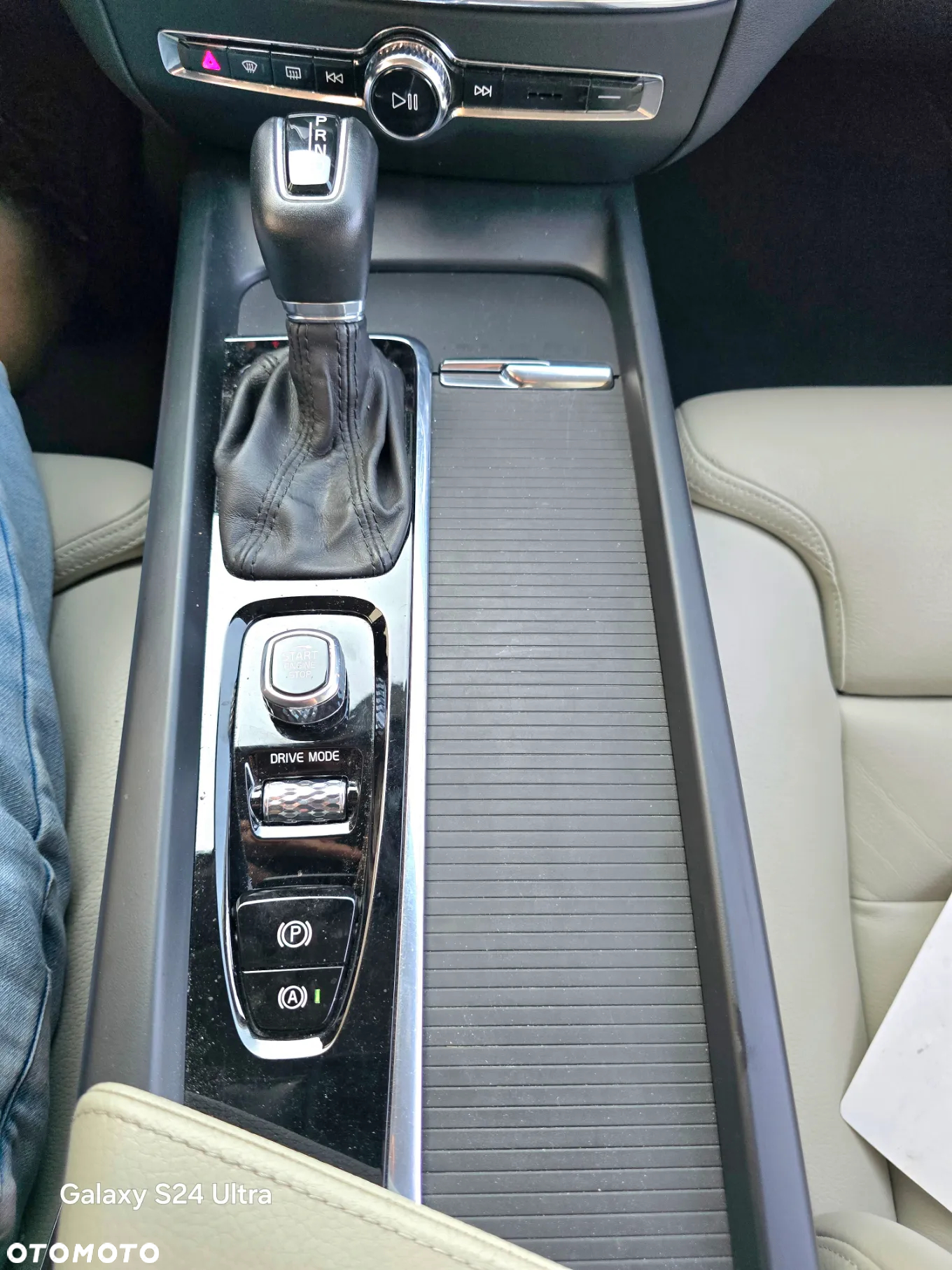 Volvo V60 T4 Momentum Pro - 25