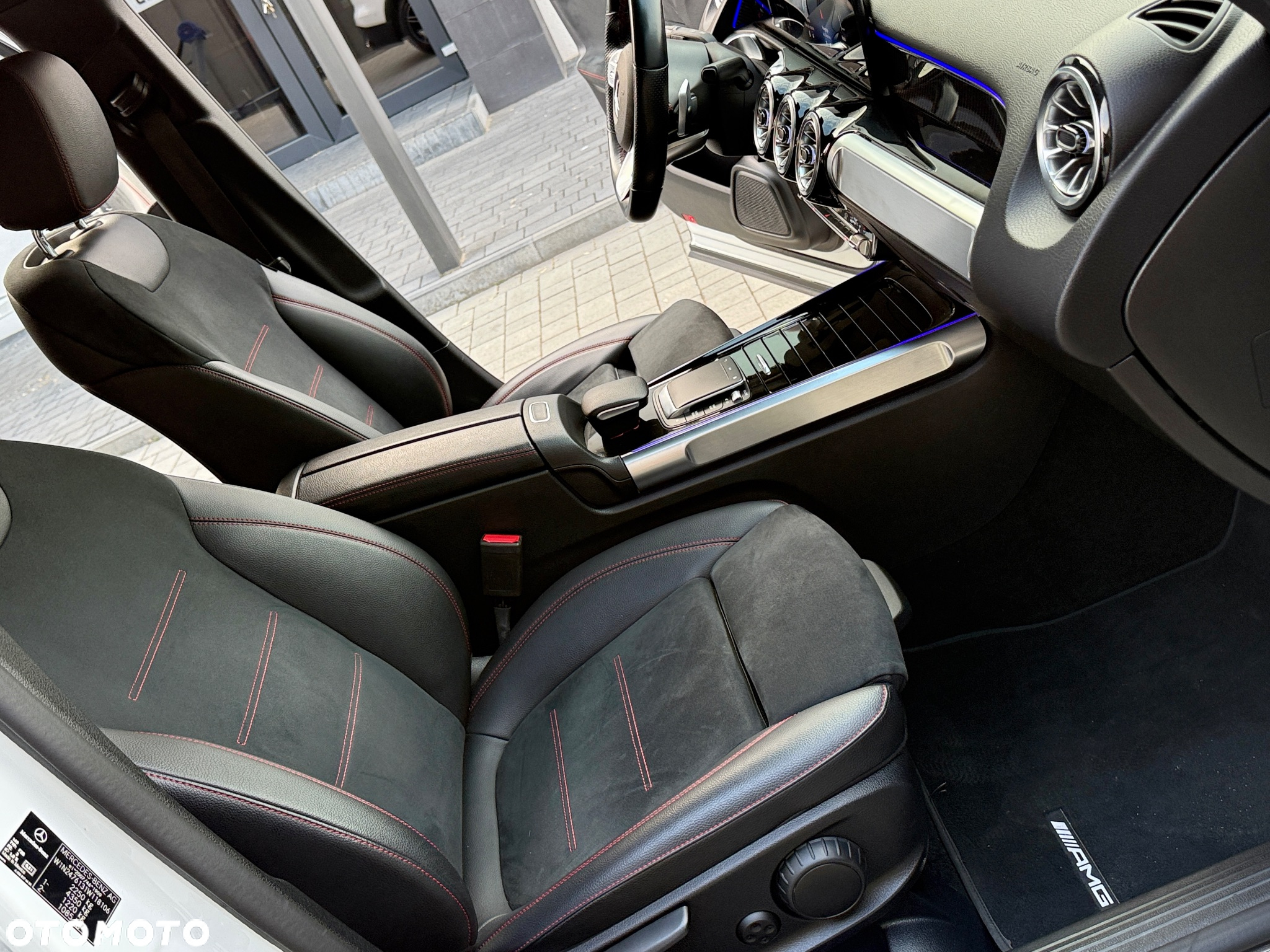 Mercedes-Benz GLB 200 d 4-Matic AMG Line 8G-DCT - 13