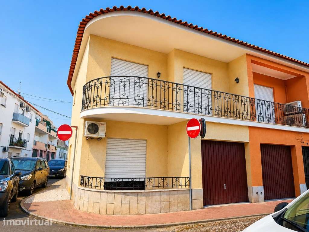 Moradia com garagem e logradouro no centro de Almeirim - potencial ... - Grande imagem: 3/38