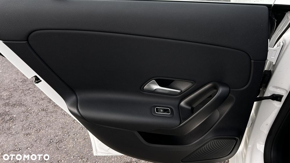 Mercedes-Benz CLA 200 7G-DCT - 24