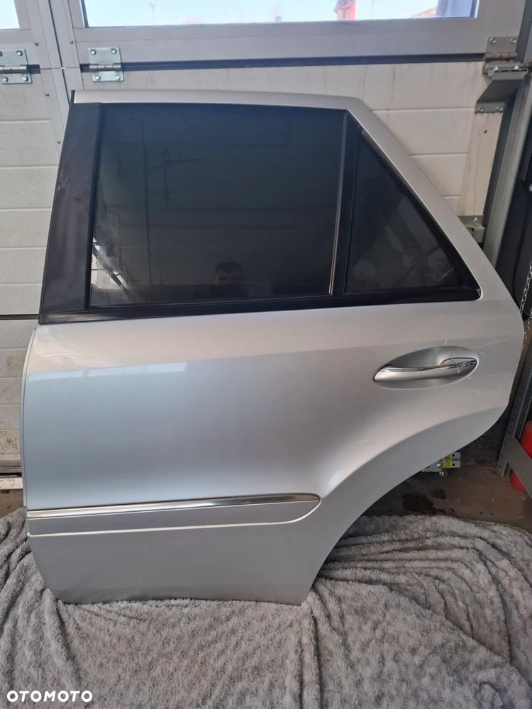 MERCEDES ML W164 DRZWI LEWY TYL 775 - 1