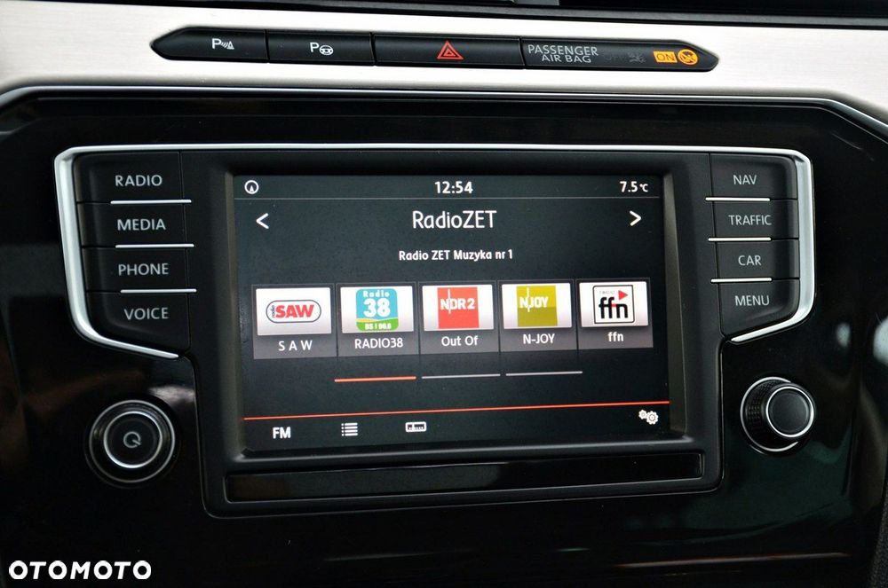 Volkswagen Passat - 32