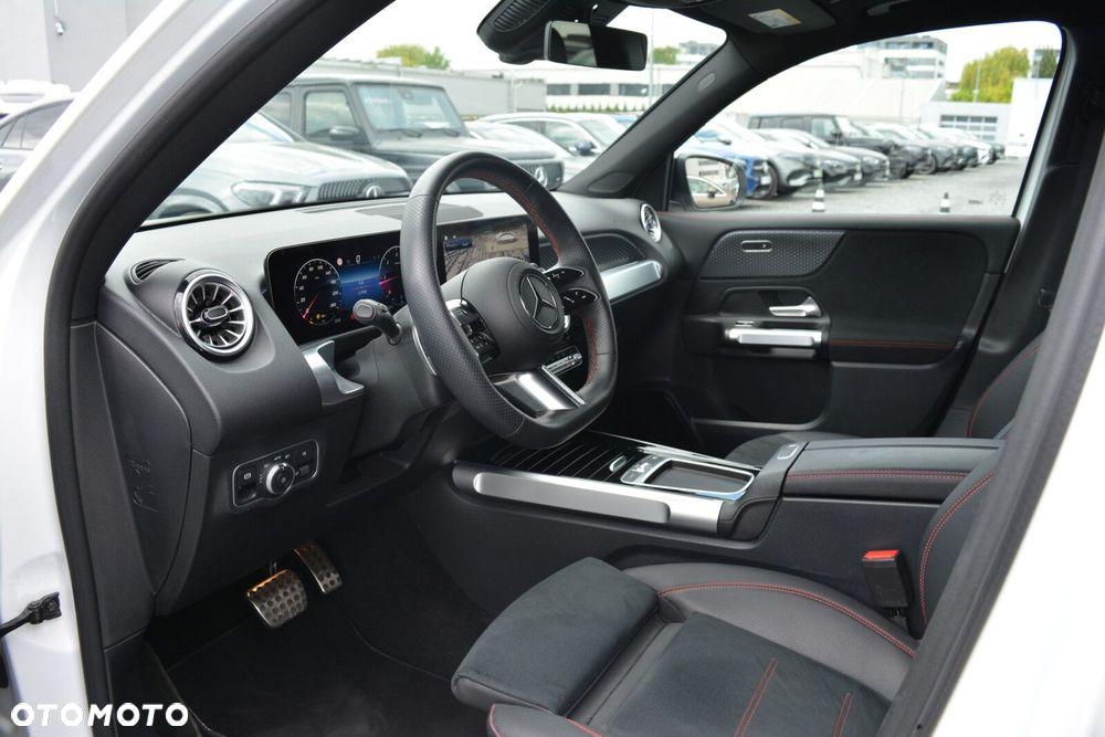 Mercedes-Benz GLB - 16