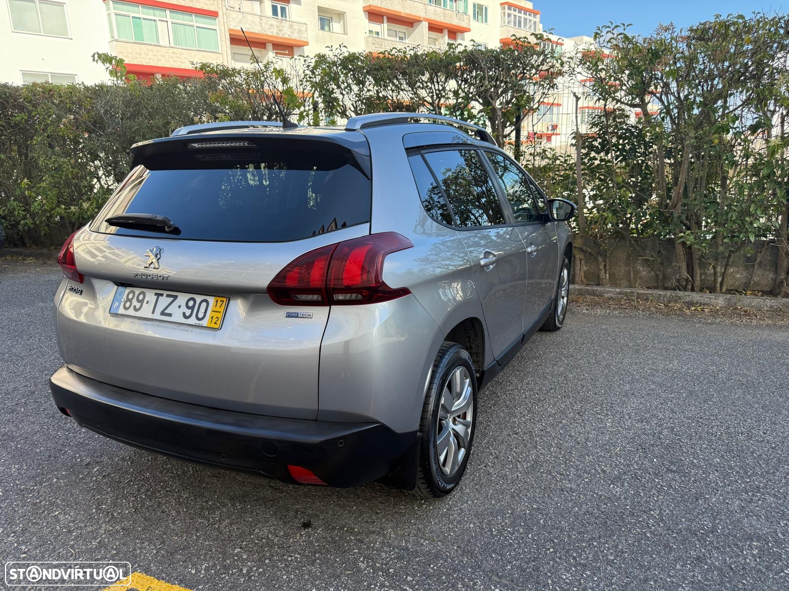 Peugeot 2008 1.2 PureTech Style - 4